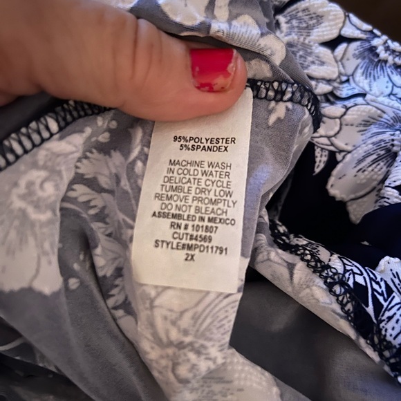 Expresso Navy Blue and White Embossed Floral Design Dress Size 2X - Picture 5 of 7